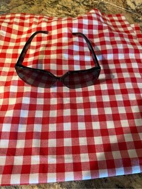 Tahari Black Sunglasses with Dark Lenses